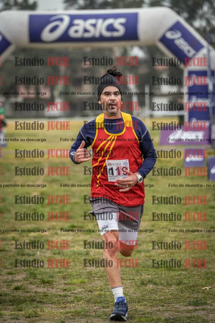 Fotos de la llegada del cross de 4000 m - mujeres y varones
