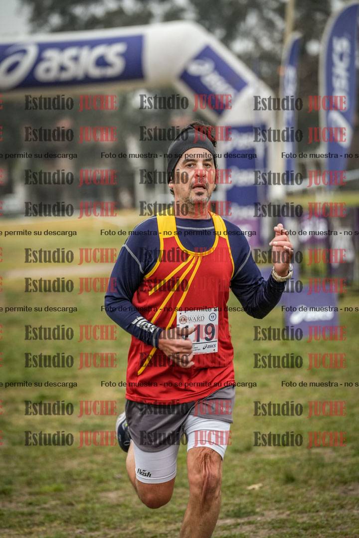 Fotos de la llegada del cross de 4000 m - mujeres y varones