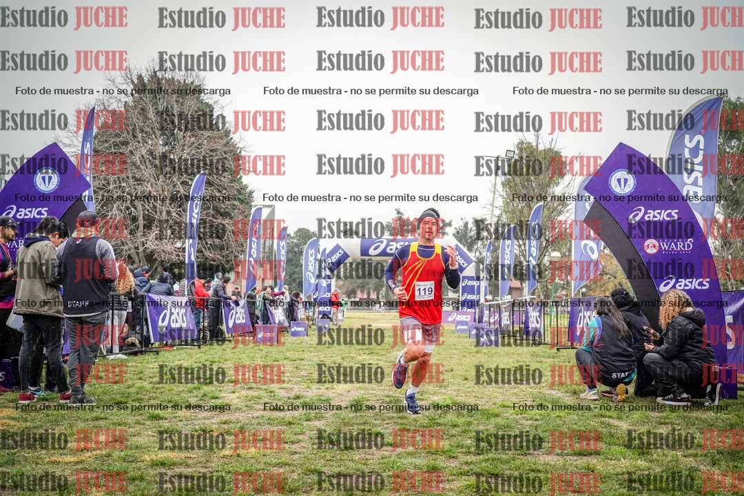 Fotos de la llegada del cross de 4000 m - mujeres y varones