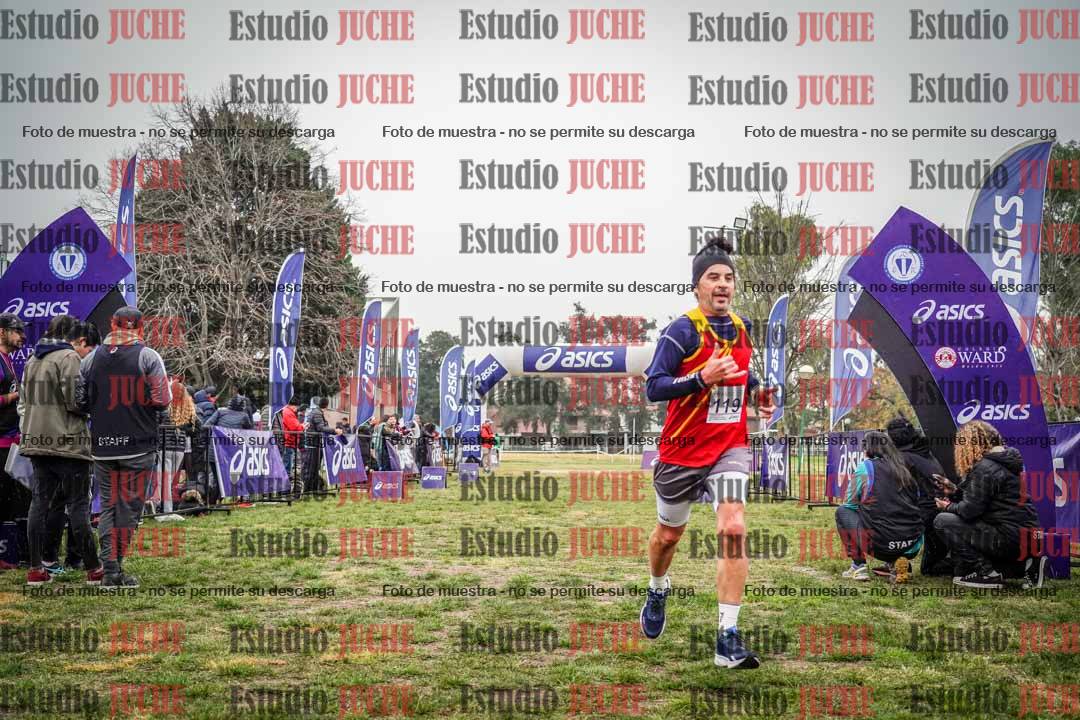 Fotos de la llegada del cross de 4000 m - mujeres y varones