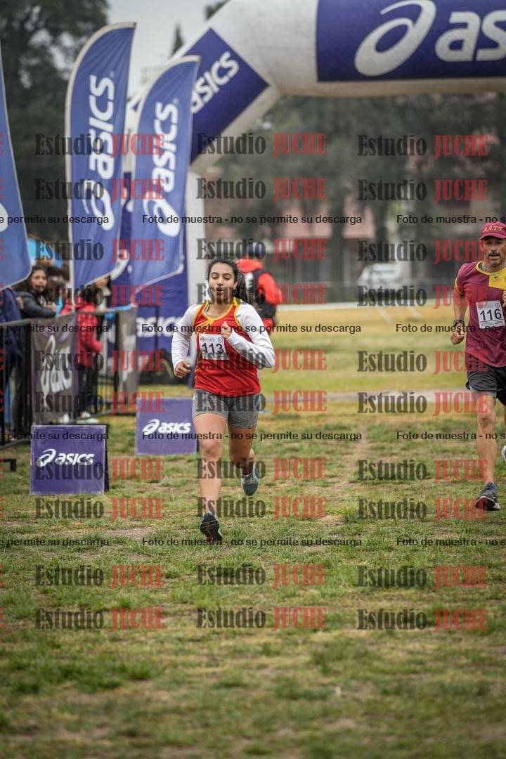 Fotos de la llegada del cross de 4000 m - mujeres y varones