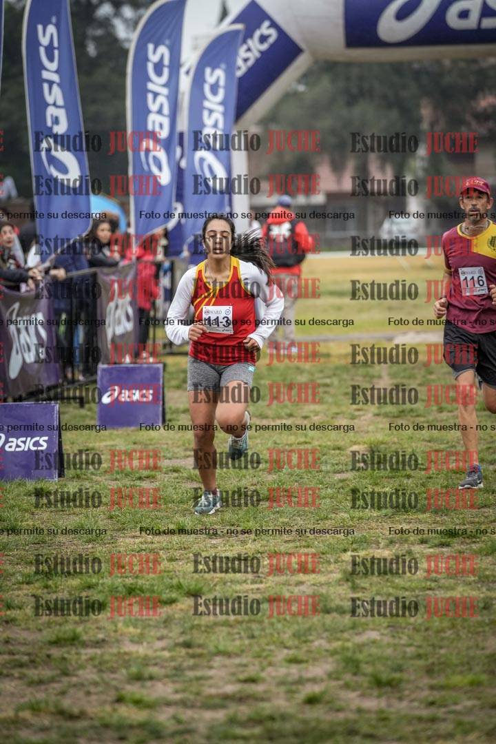 Fotos de la llegada del cross de 4000 m - mujeres y varones