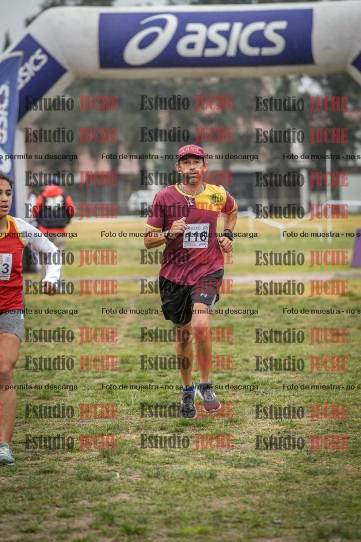 Fotos de la llegada del cross de 4000 m - mujeres y varones