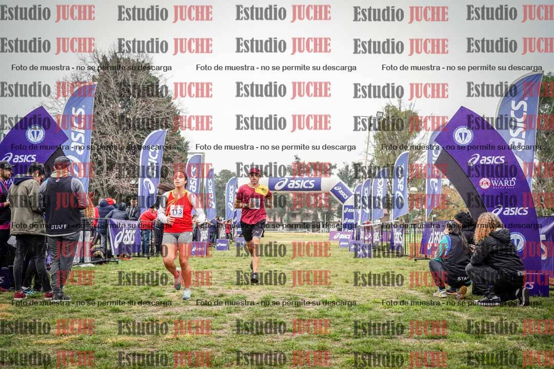 Fotos de la llegada del cross de 4000 m - mujeres y varones