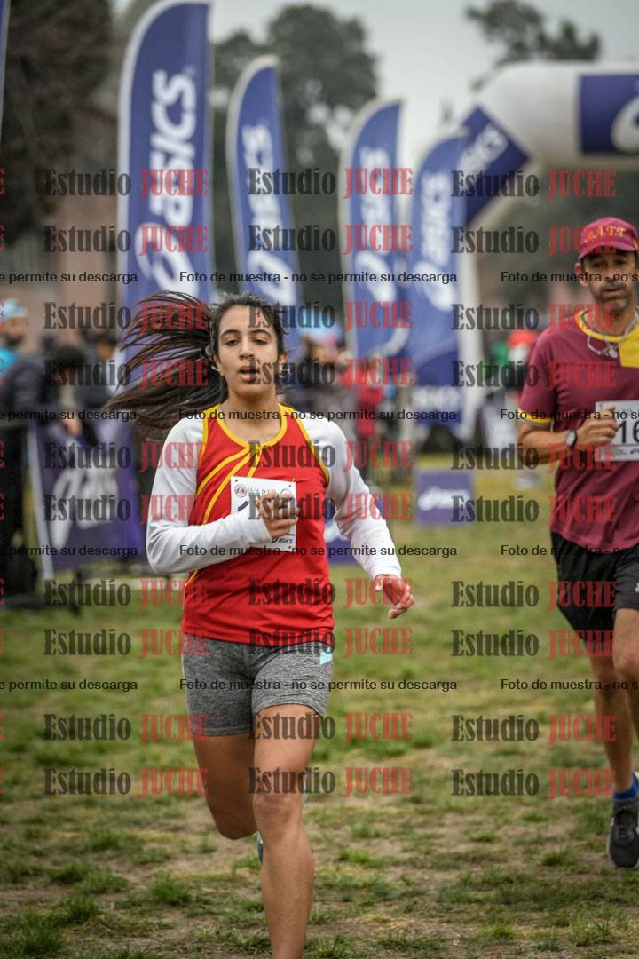 Fotos de la llegada del cross de 4000 m - mujeres y varones