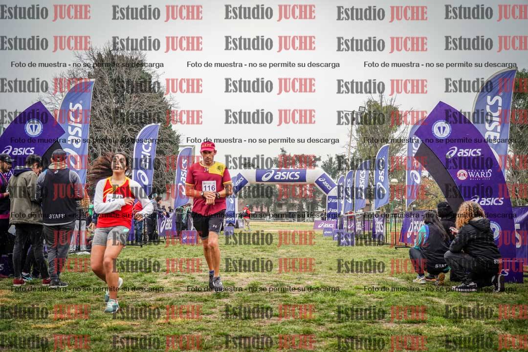 Fotos de la llegada del cross de 4000 m - mujeres y varones