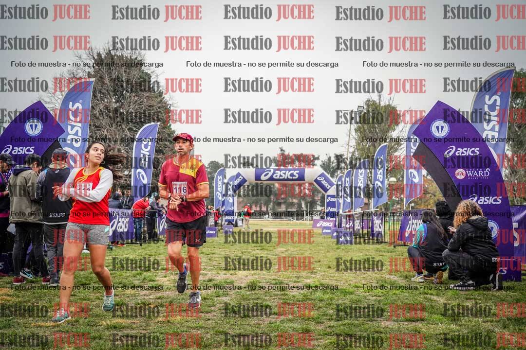 Fotos de la llegada del cross de 4000 m - mujeres y varones