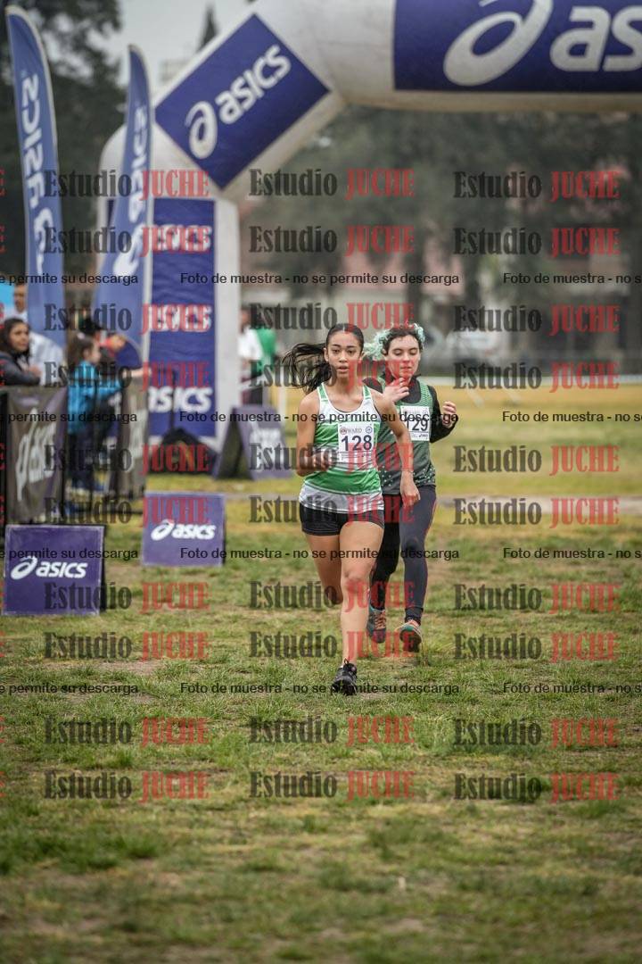 Fotos de la llegada del cross de 4000 m - mujeres y varones