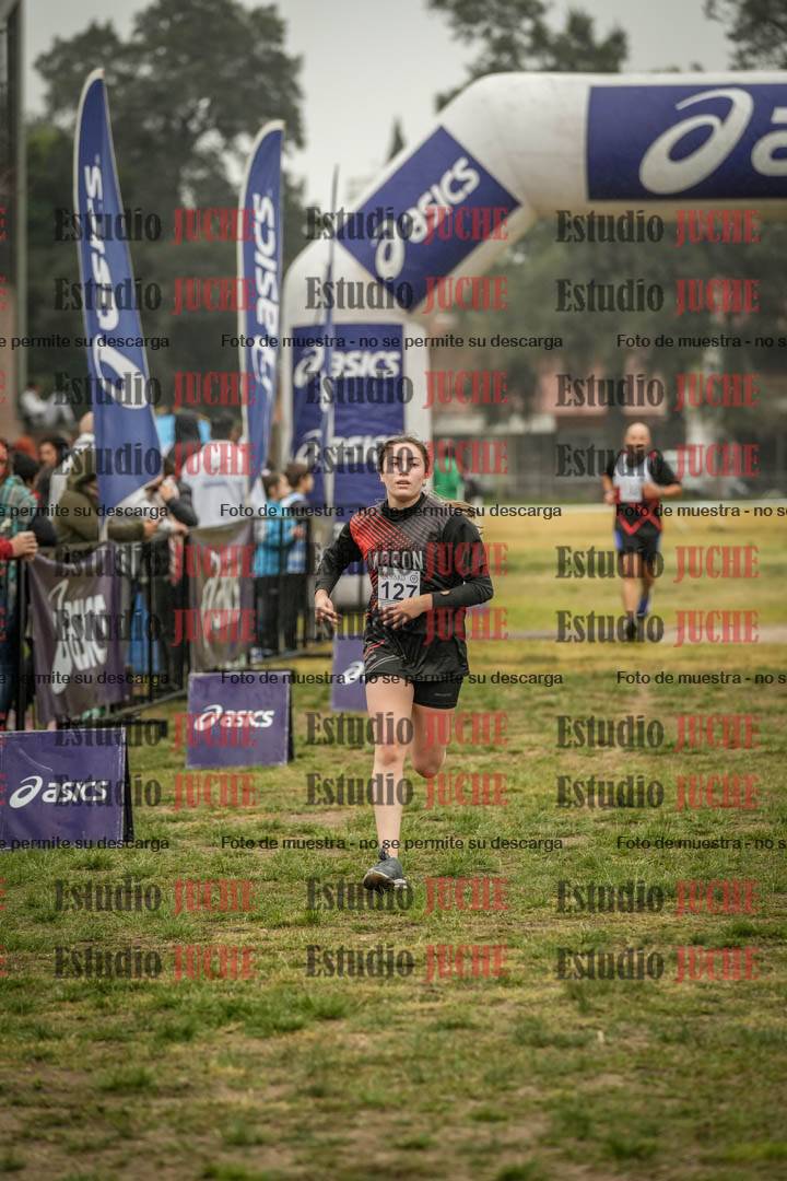 Fotos de la llegada del cross de 4000 m - mujeres y varones