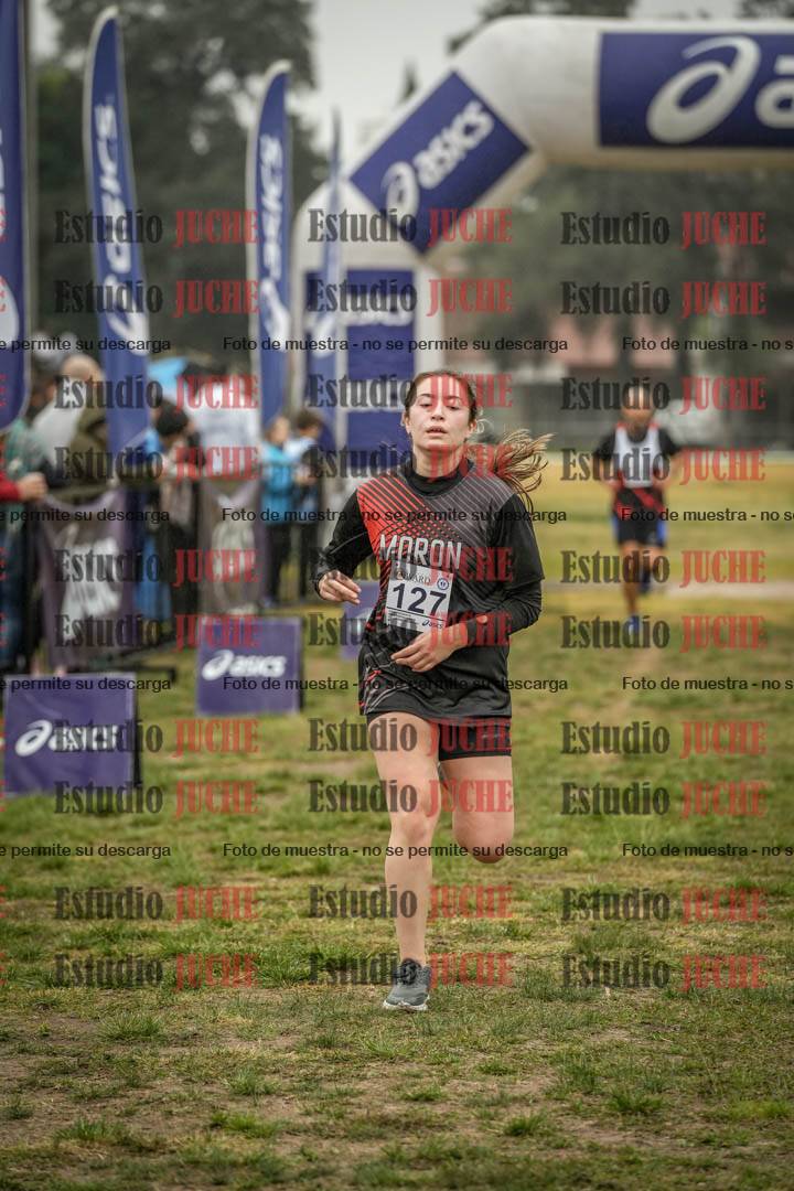 Fotos de la llegada del cross de 4000 m - mujeres y varones