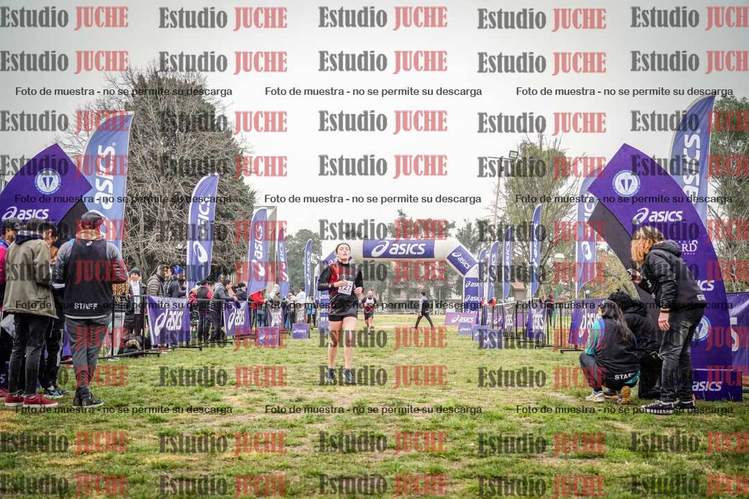 Fotos de la llegada del cross de 4000 m - mujeres y varones