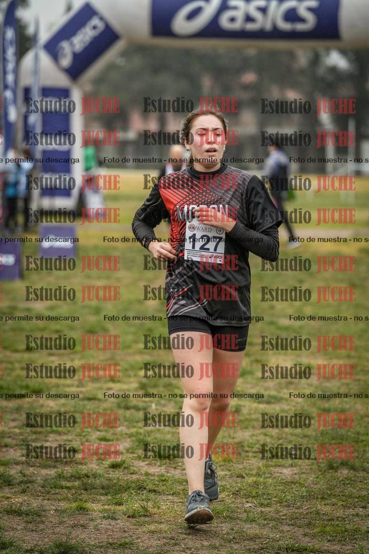 Fotos de la llegada del cross de 4000 m - mujeres y varones