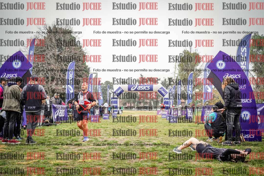 Fotos de la llegada del cross de 4000 m - mujeres y varones