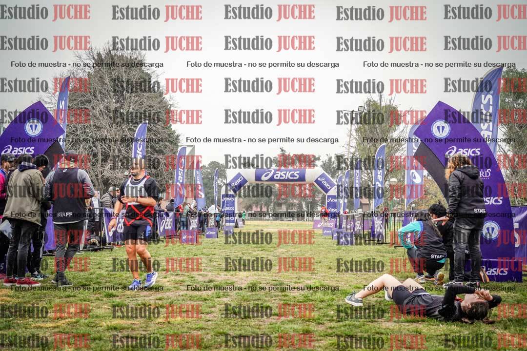 Fotos de la llegada del cross de 4000 m - mujeres y varones
