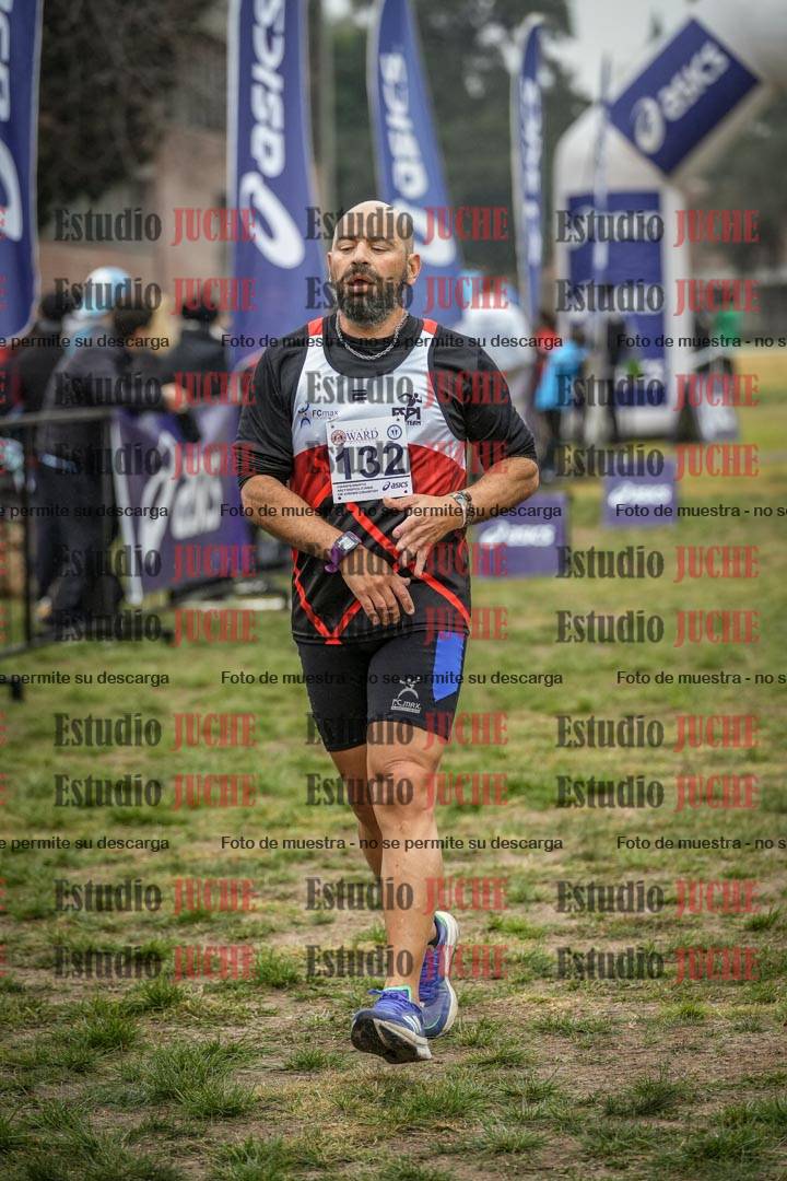 Fotos de la llegada del cross de 4000 m - mujeres y varones