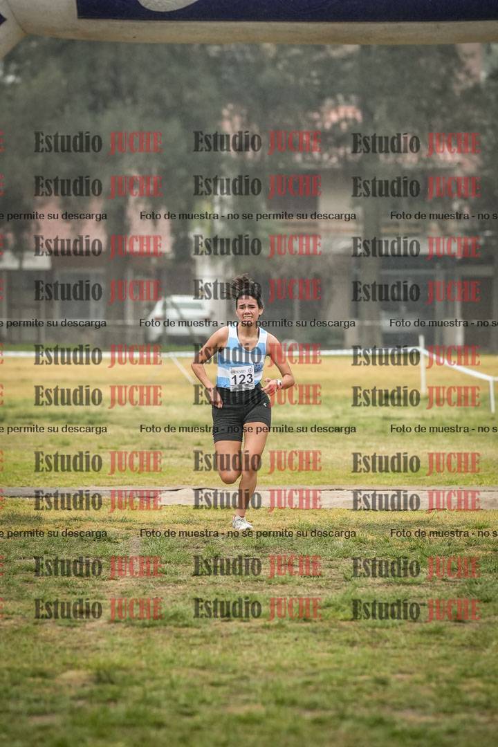 Fotos de la llegada del cross de 4000 m - mujeres y varones
