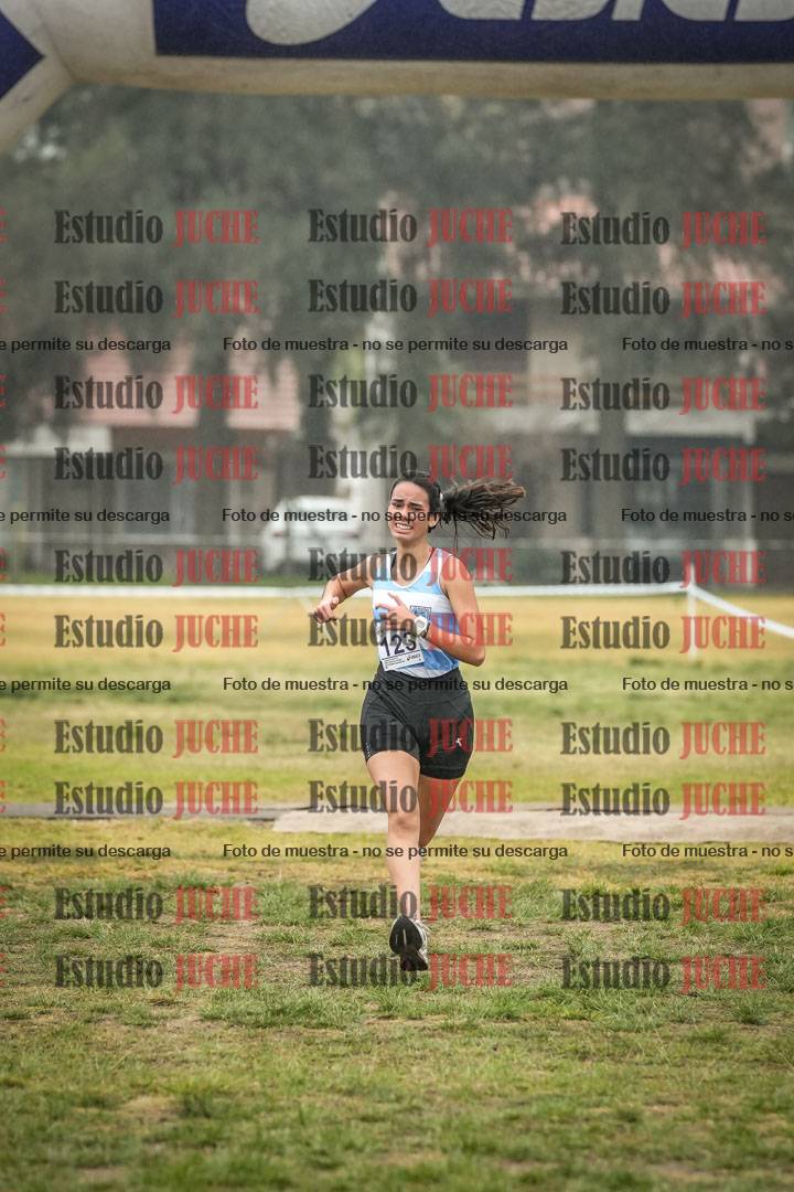 Fotos de la llegada del cross de 4000 m - mujeres y varones