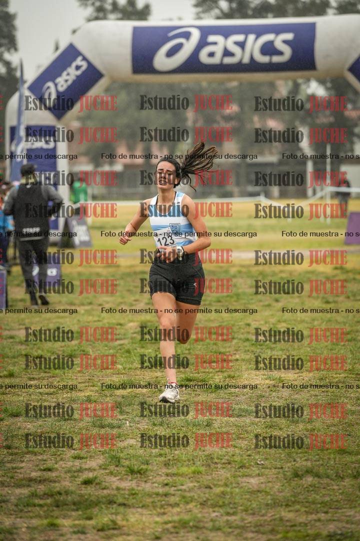 Fotos de la llegada del cross de 4000 m - mujeres y varones