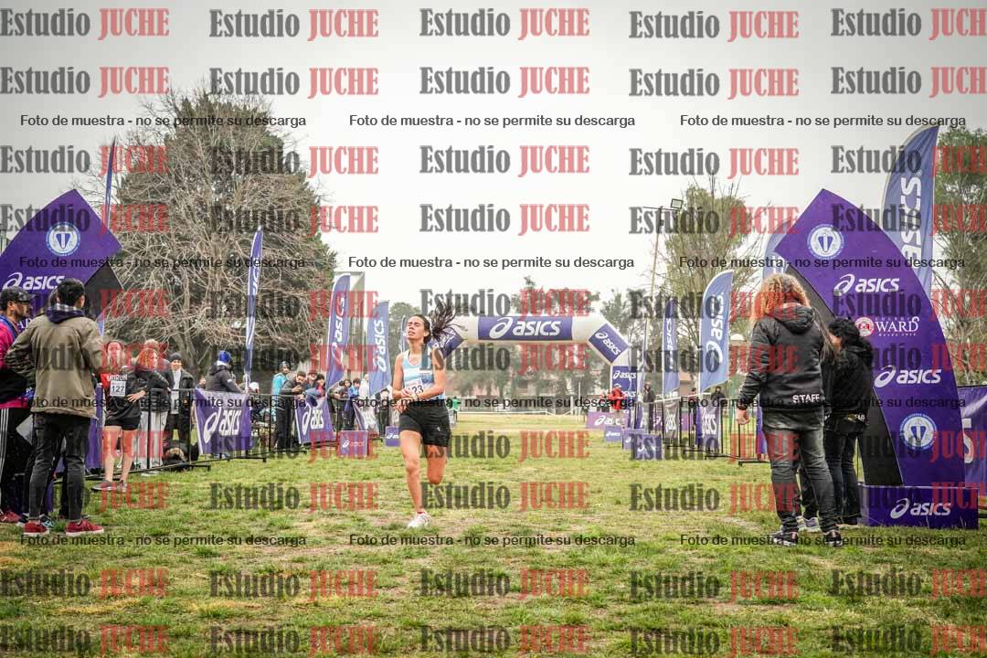 Fotos de la llegada del cross de 4000 m - mujeres y varones