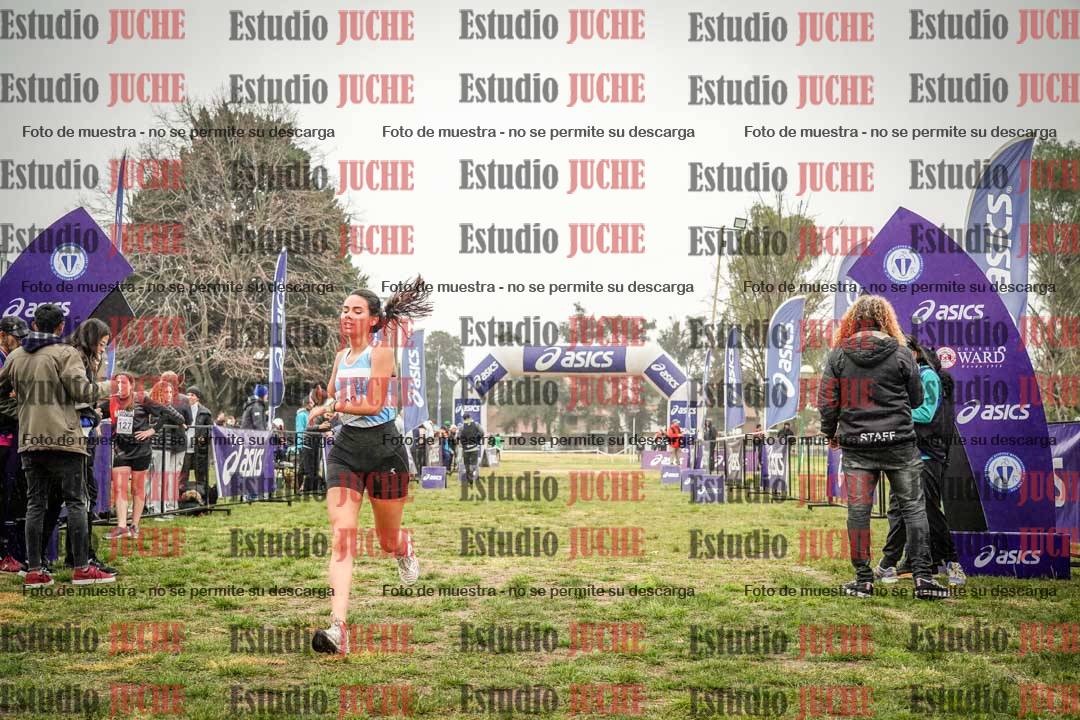 Fotos de la llegada del cross de 4000 m - mujeres y varones
