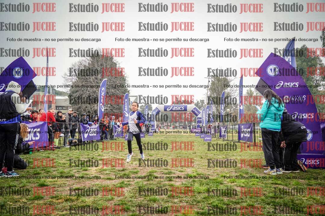 Fotos de la llegada del cross de 1000 m