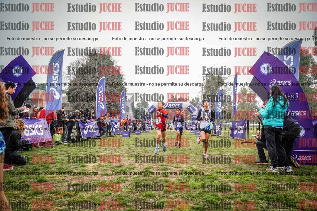 Fotos de la llegada del cross de 1000 m