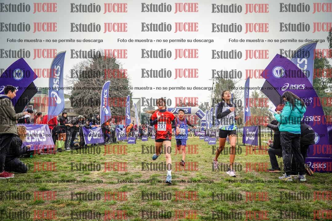 Fotos de la llegada del cross de 1000 m