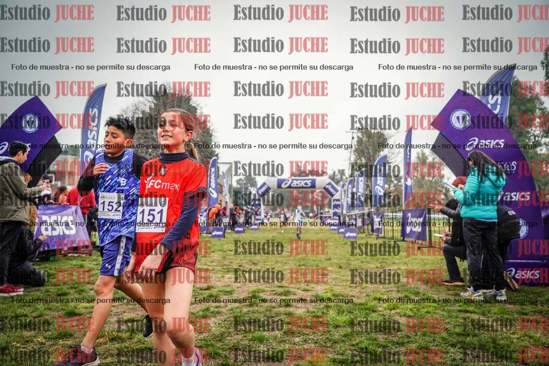 Fotos de la llegada del cross de 1000 m