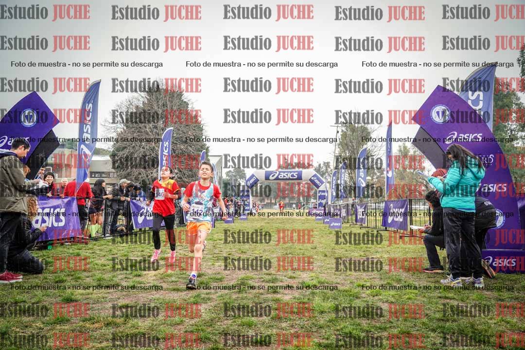 Fotos de la llegada del cross de 1000 m