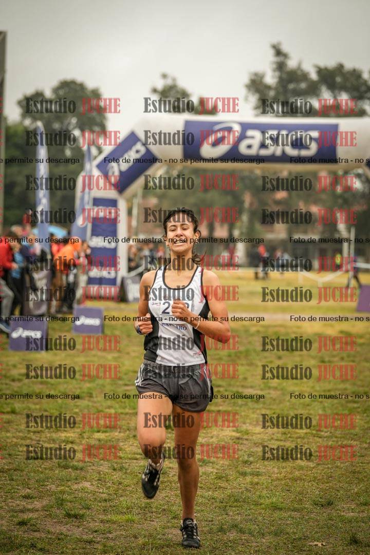 Fotos de la llegada del cross de 2500 m - mujeres U16