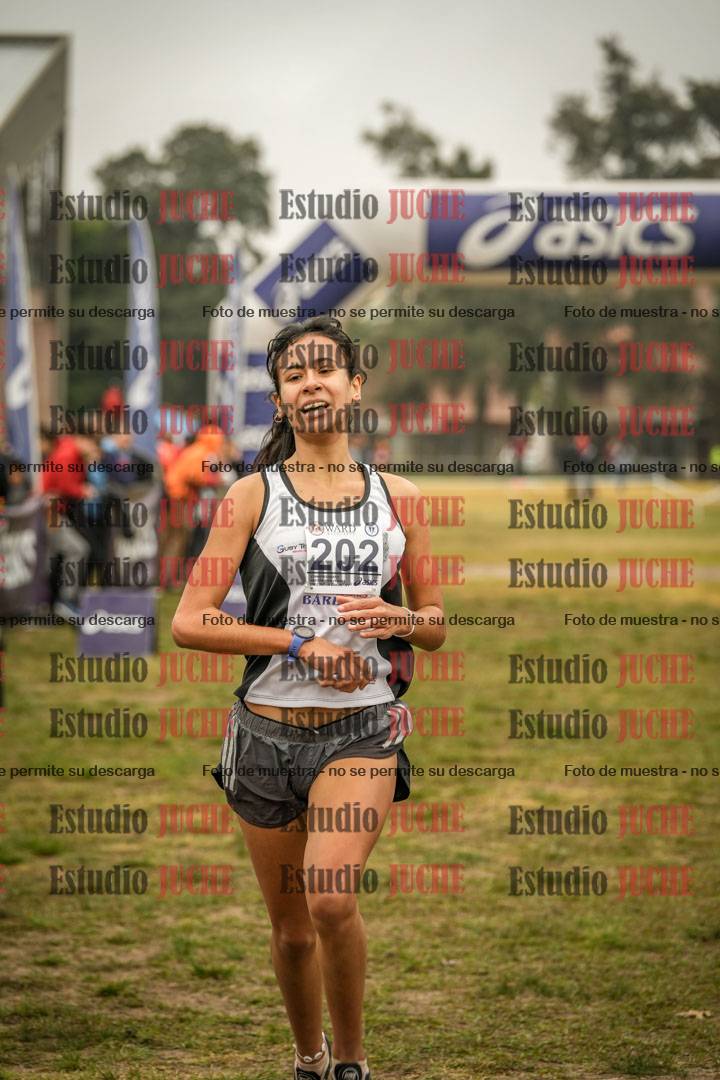 Fotos de la llegada del cross de 2500 m - mujeres U16