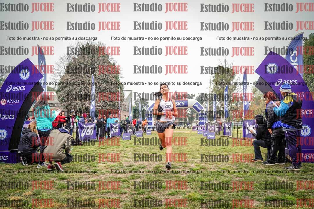 Fotos de la llegada del cross de 2500 m - mujeres U16