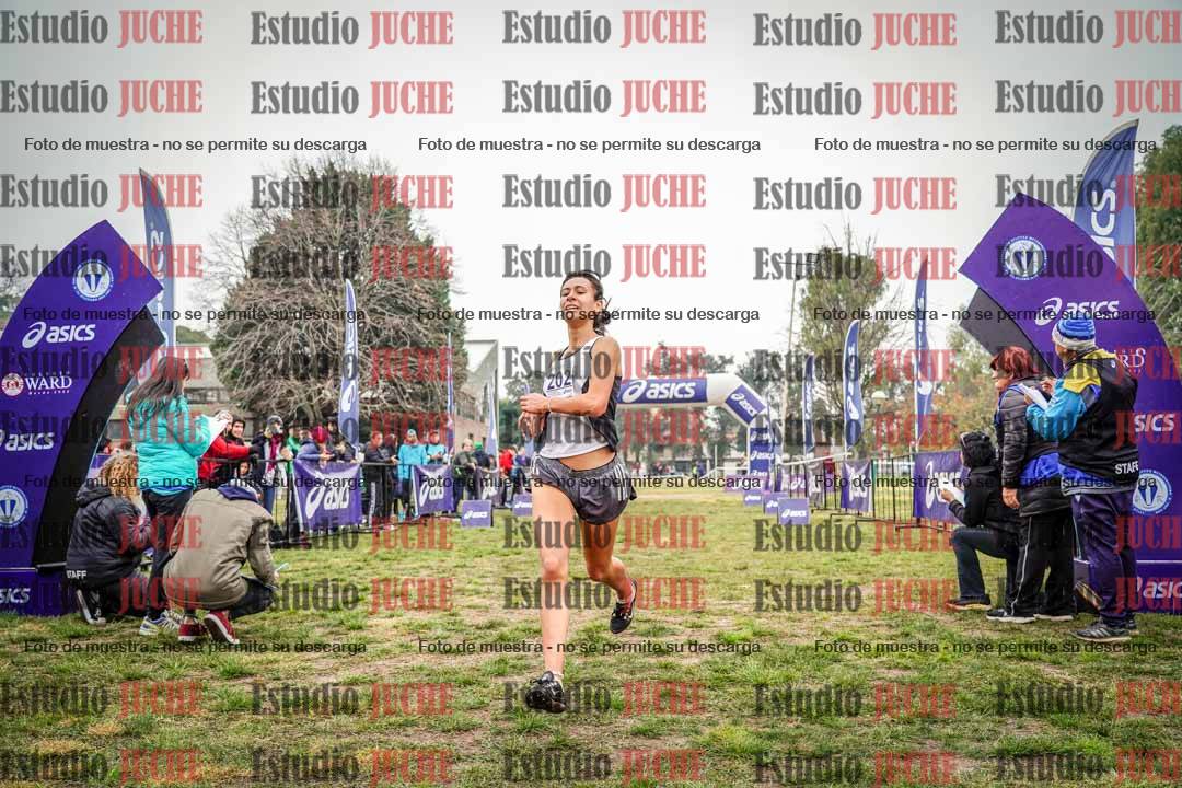 Fotos de la llegada del cross de 2500 m - mujeres U16