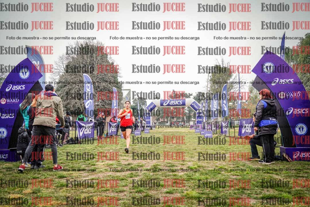 Fotos de la llegada del cross de 2500 m - mujeres U16
