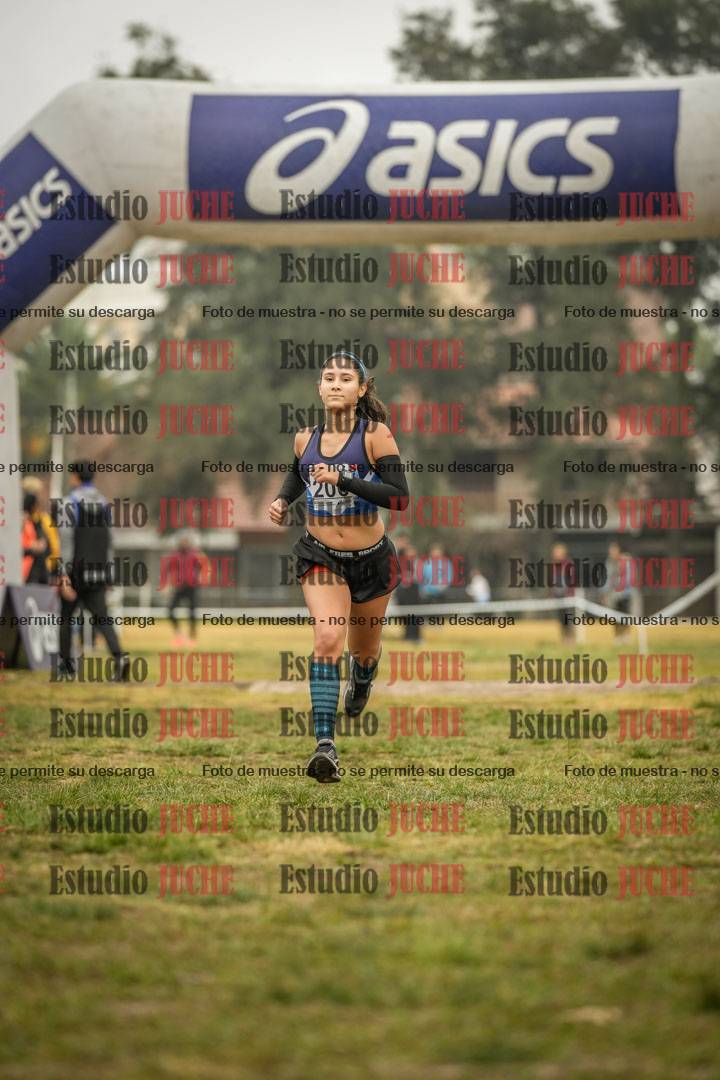 Fotos de la llegada del cross de 2500 m - mujeres U16