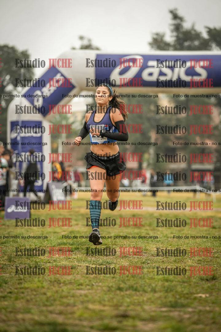 Fotos de la llegada del cross de 2500 m - mujeres U16