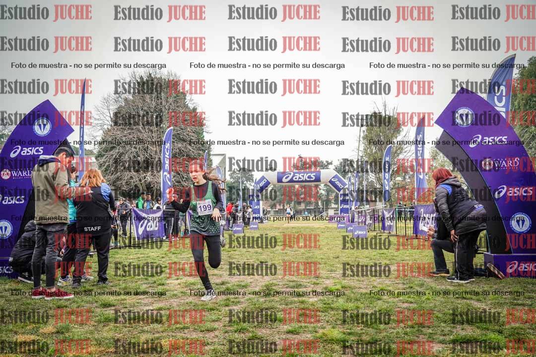 Fotos de la llegada del cross de 2500 m - mujeres U16
