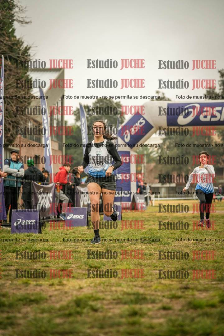 Fotos de la llegada del cross de 2500 m - mujeres U16