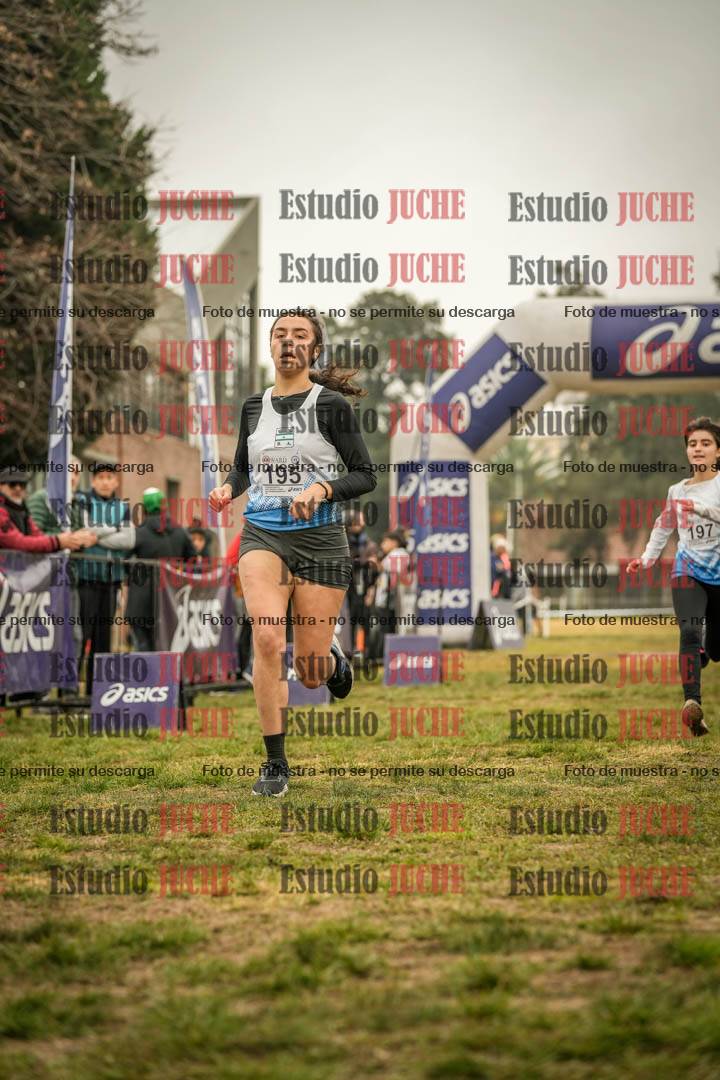 Fotos de la llegada del cross de 2500 m - mujeres U16