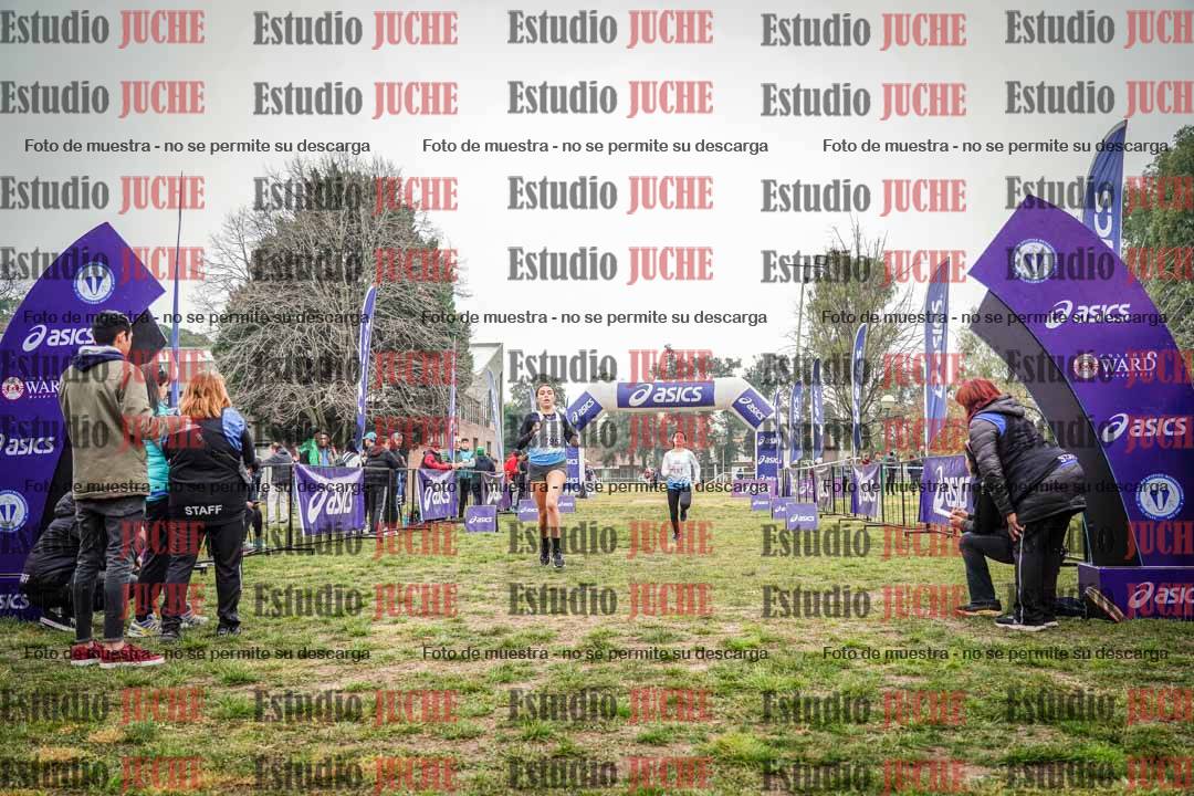 Fotos de la llegada del cross de 2500 m - mujeres U16