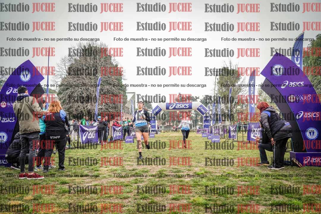 Fotos de la llegada del cross de 2500 m - mujeres U16