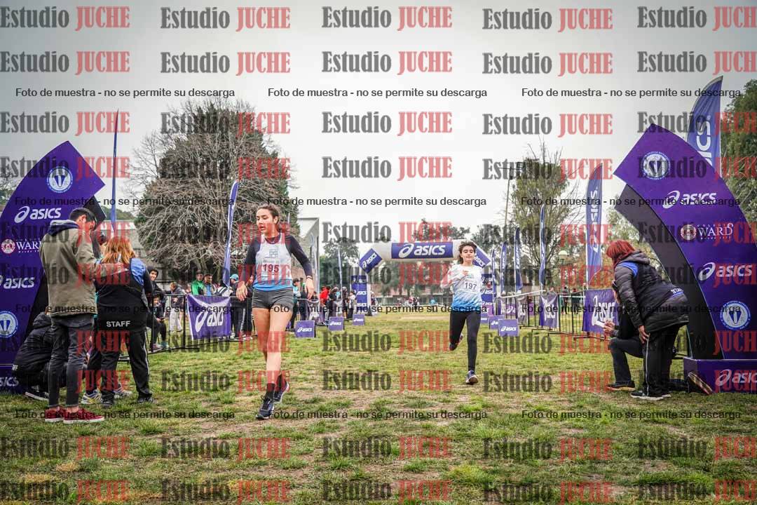 Fotos de la llegada del cross de 2500 m - mujeres U16
