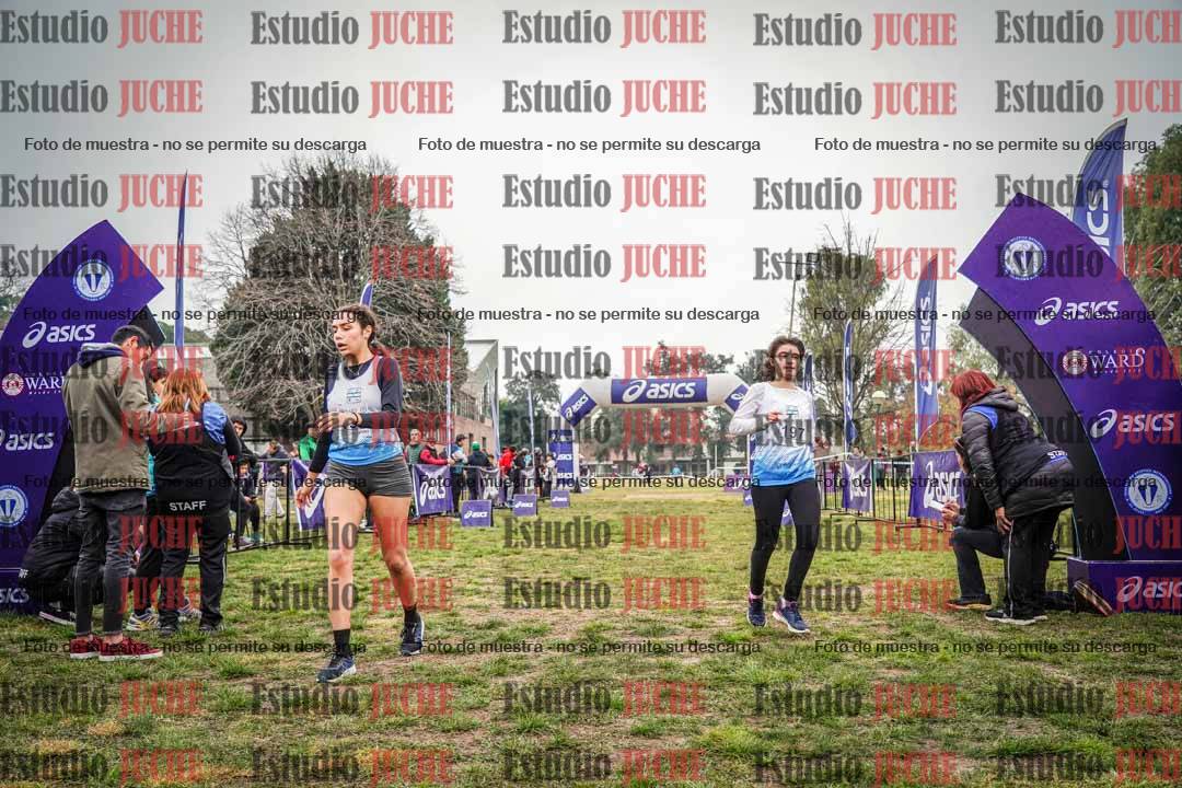 Fotos de la llegada del cross de 2500 m - mujeres U16