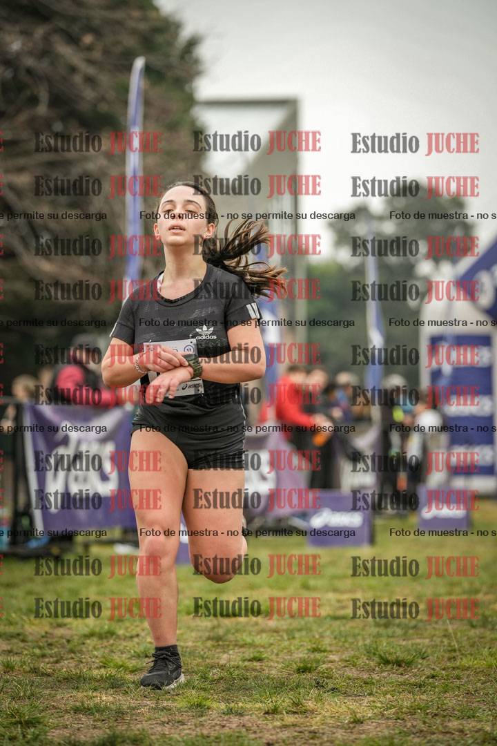 Fotos de la llegada del cross de 2500 m - mujeres U16