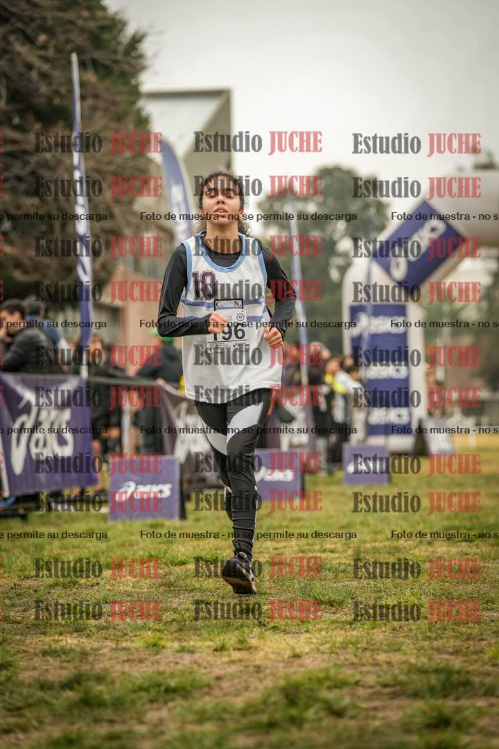 Fotos de la llegada del cross de 2500 m - mujeres U16