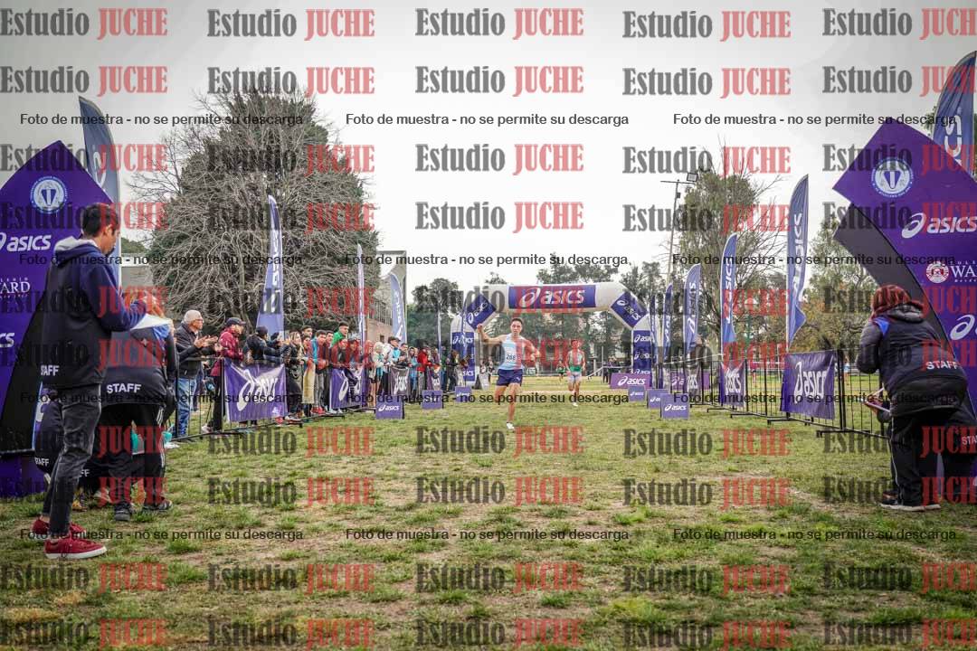 Fotos de la llegada del cross de 4000 m - mujeres y varones INVITADOS