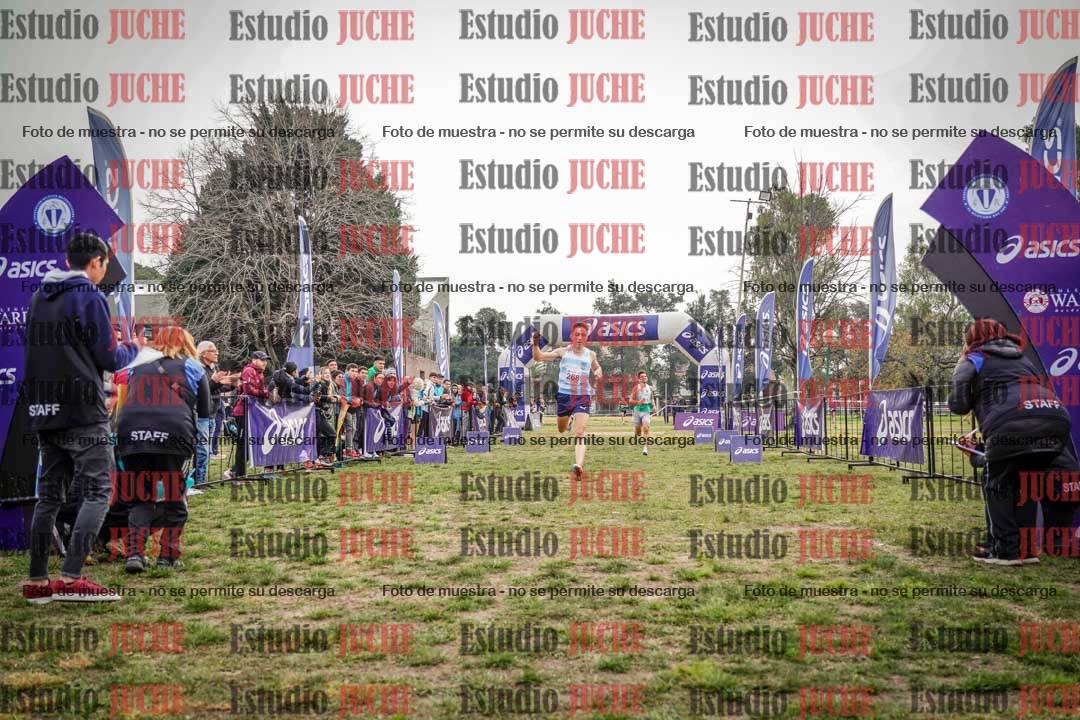 Fotos de la llegada del cross de 4000 m - mujeres y varones INVITADOS