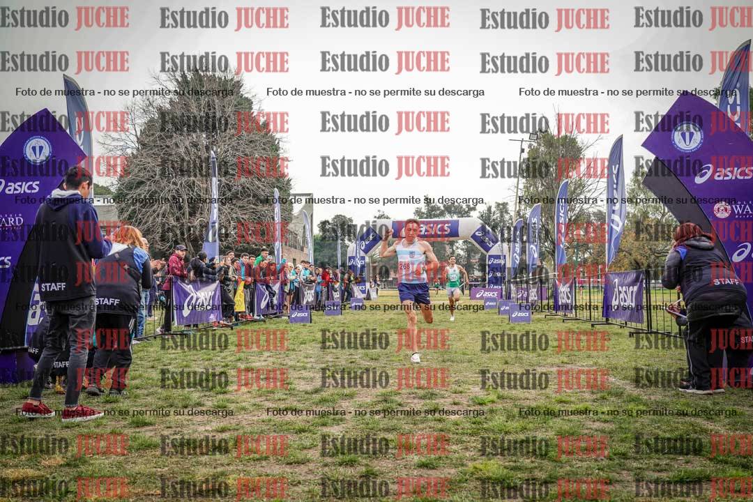 Fotos de la llegada del cross de 4000 m - mujeres y varones INVITADOS