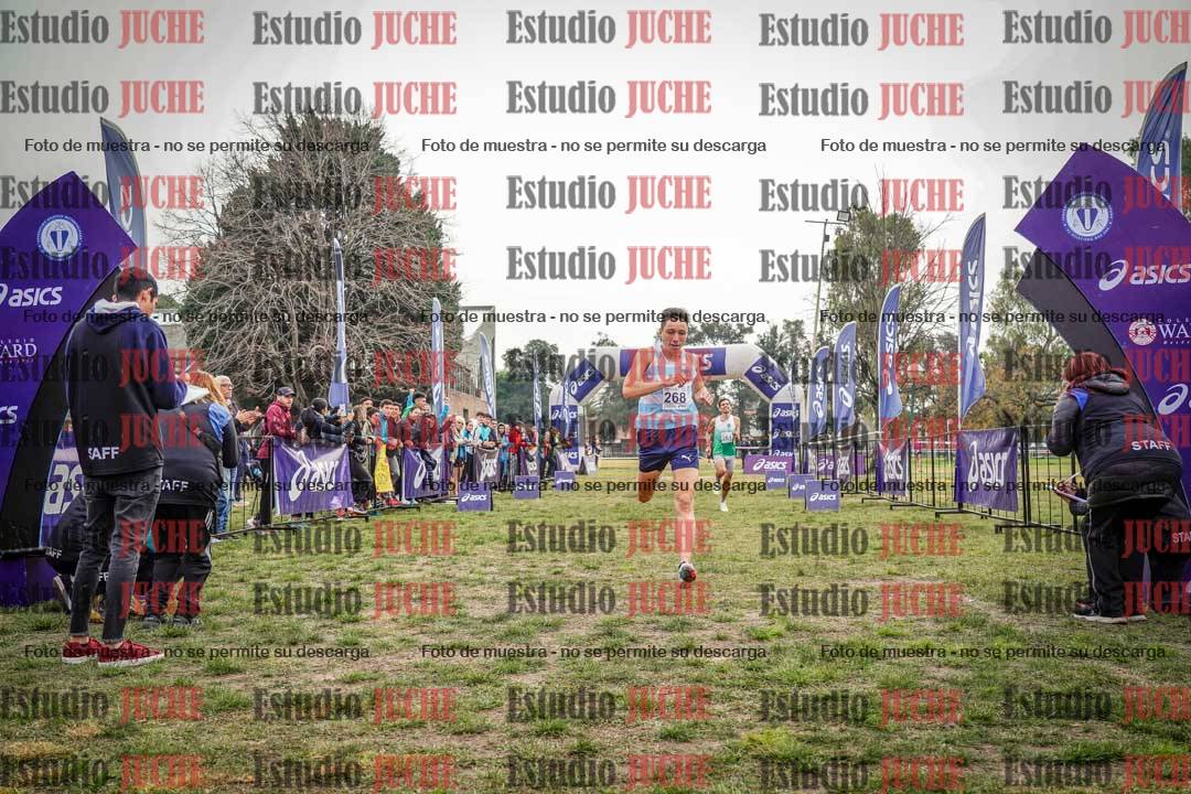 Fotos de la llegada del cross de 4000 m - mujeres y varones INVITADOS