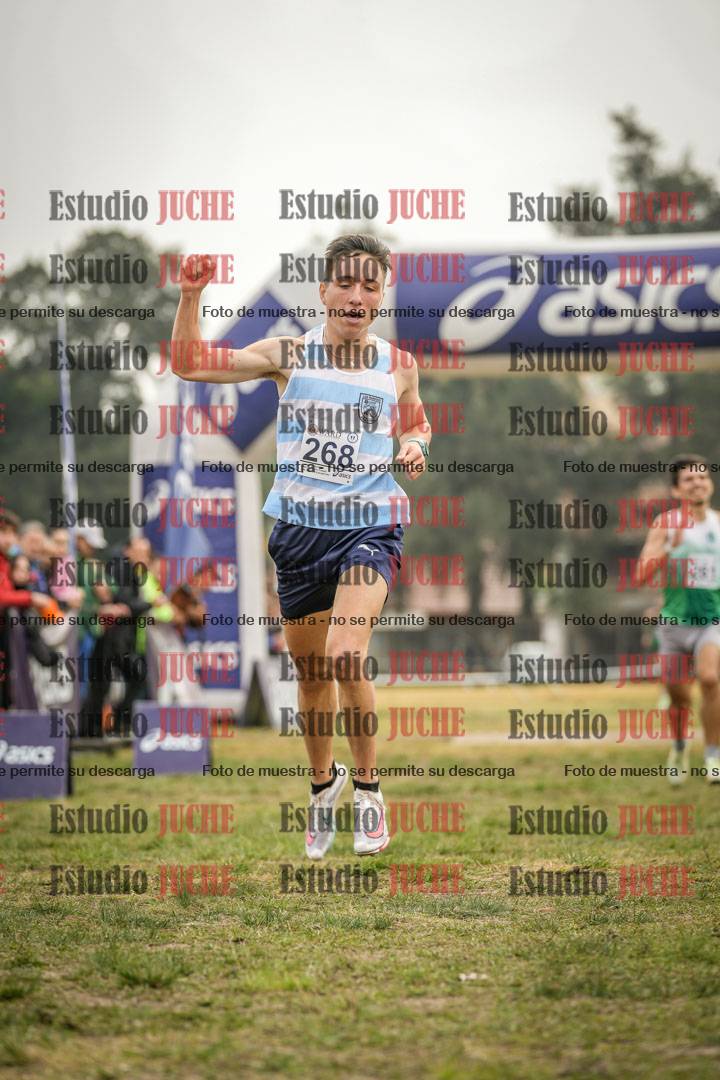 Fotos de la llegada del cross de 4000 m - mujeres y varones INVITADOS